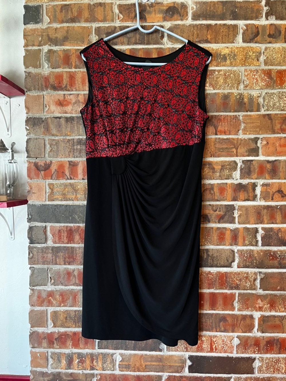 Enfocus Women’s Black & Red Draped Sleeveless Dress Size:14W